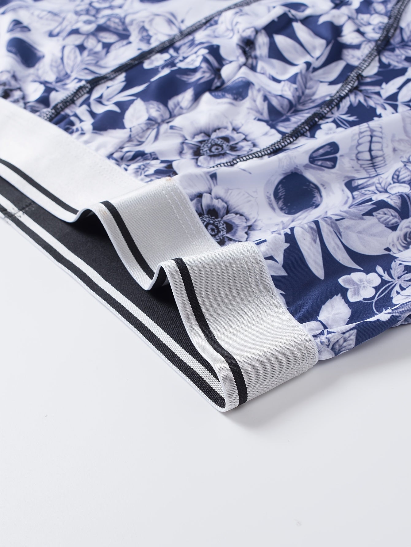 Cale?ons ¨¤ imprim¨¦ crane floral pour hommes, en tissu tricot¨¦ polyester ¨¤ haute extensibilit¨¦, design de poche en U pour la peau, anti-rayures et anti-humidit¨¦ pour un usage quotidien et des activit¨¦s en ext¨¦rieur.